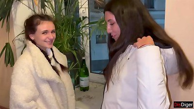 å…¬å…±æŽ¥é€é’å°‘å¹´å’Œä¸ä¿®è¾¹å¹…çš„æˆ³å››è·¯å¸®é©¼å³°æ™šä¼š