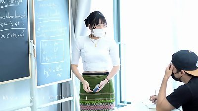æ€§æ„Ÿçš„å­¦æ ¡è€å¸ˆå–œæ¬¢åœ¨åŽé¢æ’’å±è‚¡