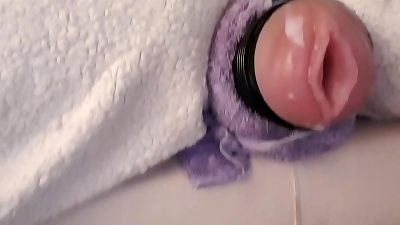 ç»è¿‡é•¿æ—¶é—´çš„ç£¨è¾¹åŽï¼Œå°†æˆ‘çš„ Fleshlight æ¶‚åœ¨ç²¾æ¶²ä¸­