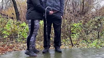 è¿åŠ¨ç»§æ¯åœ¨å…¬å›­æ…¢è·‘åŽæ¡ä½å¥³å©¿çš„é¸¡å·´
