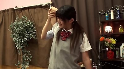 ä¸èƒ½è¯´ä¸ã€‚ä»Žå°‘å¥³æ²»ç–—å¸ˆçªç„¶è½¬å˜ä¸ºç”·æ€§æ²»ç–—å¸ˆï¼Ÿä»–ä»¥æŸç§æ–¹å¼è®©æˆ‘è„±æŽ‰æ‰€æœ‰è¡£æœï¼ŒæŠŠæˆ‘åŸ‹åœ¨å¿«ä¹çš„æ± å­é‡Œâ€¦â€¦ç©¿ç€åˆ¶æœçš„å°‘å¥³åœ¨ç”·æ€§æ²»ç–—å¸ˆçš„å‰è‡‚ä¸‹æ„Ÿåˆ°ç‹‚å–œã€‚