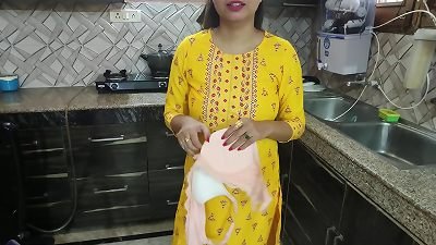å¾·è¥¿å“¥æ­£åœ¨åŽ¨æˆ¿æ´—ç¢—ï¼Œç„¶åŽå¥¹çš„å…¬å©†æ¥äº†ï¼Œè¯´å“¥ aapka chut chahiye kya dogi å°åœ°è¯­éŸ³é¢‘