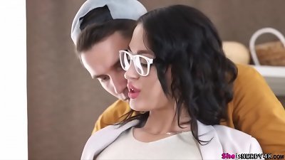 ä»–å¦ˆçš„æ€§æ„Ÿä¹¦å‘†å­å¸ƒé²å†…ç‰¹ - http://SheIsNerdy4K.com ä¸Šçš„å®Œæ•´åœºæ™¯