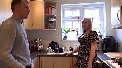 AuntJudysXXX - æ€§æ„Ÿä¸°æ»¡ç¾Žæ´²ç‹®Charlie Raeæ“å¼„å¥¹æ‡’æƒ°çš„ç»§ä¾„