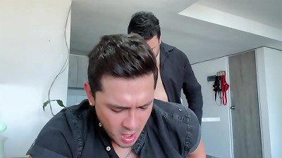 æˆ‘æŠŠæˆ‘çš„åšæžœäº¤ç»™äº†è€æ¿ï¼Œæ‰€ä»¥ä»–ä¸ä¼šè§£é›‡æˆ‘ã€‚