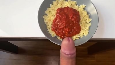 JE MANGE LES PATES AU SPERME DE MON HOMME ET J'ADORE CA ï¼