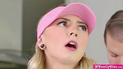 Stepbroä¸Žä»–çš„å°‘å¹´ç»§æ‰¿äººChloe Templeä¸€èµ·åœ¨ä¸€ä¸ªå­”ä¸­å¾—åˆ°ä¸€ä¸ªä»–å¦ˆçš„å­”