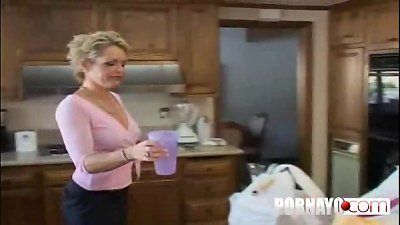 æ‘©æ´›ä¼Šæ–¯å…°è§£æ”¾é˜µçº¿å‡¯åˆ©Â·åˆ©ï¼ˆKelly Leighï¼‰é’‰ä½äº†é€è´§