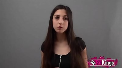 Vanesa Merinoä¸å†æƒ³è¦å¹´è½»çš„å®¶ä¼™ã€‚å¥¹æ¸´æœ›é«˜çº§çˆ¸çˆ¸ï¼