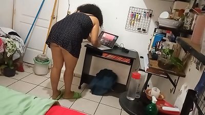 è€å¹´ç†Ÿå¦‡æ‰“æ‰«å¥¹çš„æˆ¿é—´ä¸‰