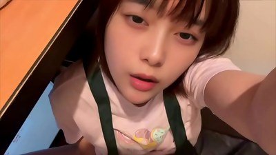 ã€ç½‘å§å…¼èŒå‘˜å·¥ã€‘æ‰“æ‰«æˆ¿é—´æ—¶ï¼Œå¯çˆ±çš„å‘˜å·¥çœ‹åˆ°ç”·äººè‡ªæ…°ç•™ä¸‹çš„çº¸å·¾å°±å…´å¥‹èµ·æ¥ï¼Œä¸€è¾¹æ‰“æ‰«æˆ¿é—´ä¸€è¾¹è‡ªæ…°ã€‚