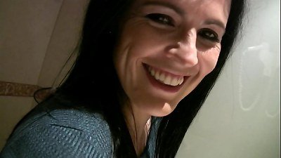 ä¸Ž Montse Swinger åœ¨æµ´å®¤çš„å¹•åŽäº«å—å¿«ä¹
