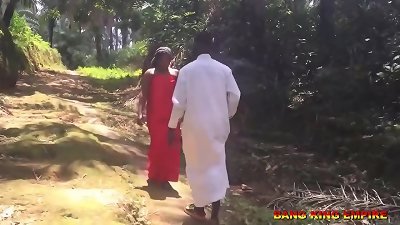 REVEREND FATHER-CAUGHT åœ¨ä¼ ç¦éŸ³çš„è·¯ä¸Šé’‰äº†ä¸€ä¸ªéžæ´²å¥³çŽ‹ - å¥¹çš„é­…åŠ›æŠ“ä½äº†ä»–ï¼Œä»–å¼•è¯±å¥¹è¿›å…¥æ ‘æž—ï¼Œå¹¶åœ¨ç¡¬æ ¸å†²å‡»ä¸­é’»å¥¹