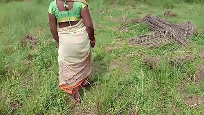 à¤›à¥‹à¤Ÿà¥€ à¤®à¥‹à¤¸à¥€ à¤•à¥‹ à¤–à¥‡à¤¤ à¤ªà¥‡ à¤¬à¥à¤²à¤¾ à¤•à¥‡ à¤šà¥‹à¤¦ à¤²à¤¿à¤¯à¤¾ à¤¹à¤¿à¤‚à¤¦à¥€ à¤®à¥‡à¤‚ à¤…à¤¶à¥ à¤²à¥€à¤²