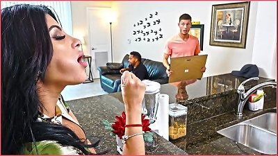 BANGBROS - å°çŒ«ä»»æ€§åœ¨ç”·å‹åœ¨å®¶æ—¶è¢«æ“æ‹‰ä¸å¤§å±è‚¡